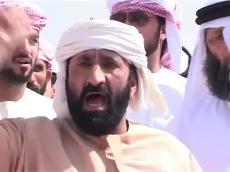 اضغط لمشاهدة الفيديو: تقليد غريب للغاية في عرسٍ إماراتي!